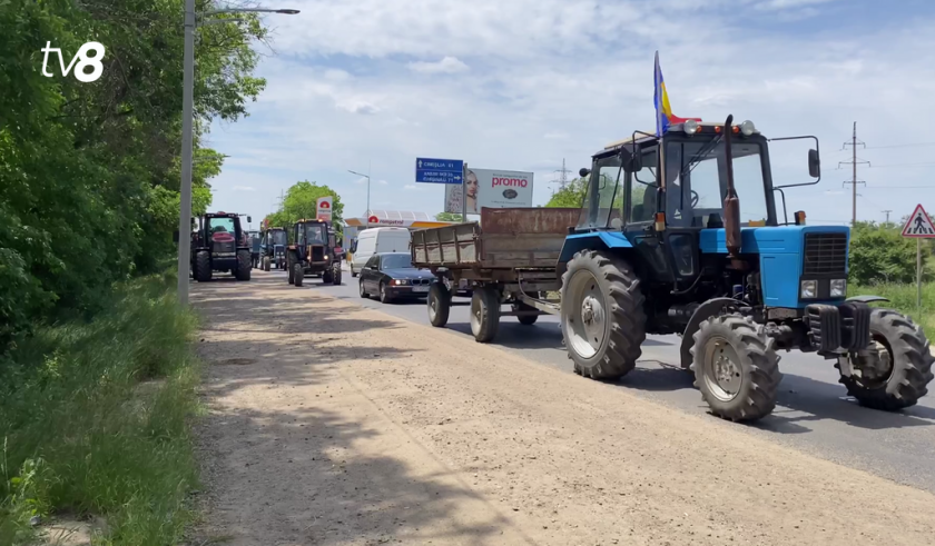 Аграрии выкатили сельхозтехнику на трассы: как прошел протест фермеров
