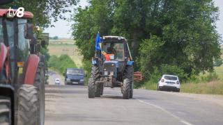 /VIDEO/ Din nou cu tractoarele în stradă: Fermierii sunt nemulțumiți de ajutorul anunțat de autorități