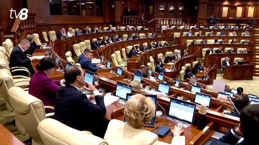 Ședința Parlamentului: BCS și deputați afiliați lui Șor au cerut excluderea mai multor proiecte. Inițiativele, respinse de PAS