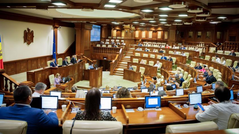 Перепалки в парламенте: депутаты от БКС покинули зал заседаний и пригрозили правительству вотумом недоверия
