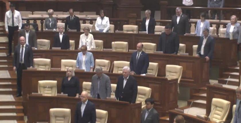 Minut de reculegere în Parlament în memoria primului președinte al R. Moldova, Mircea Snegur: „O pierdere irecuperabilă”

