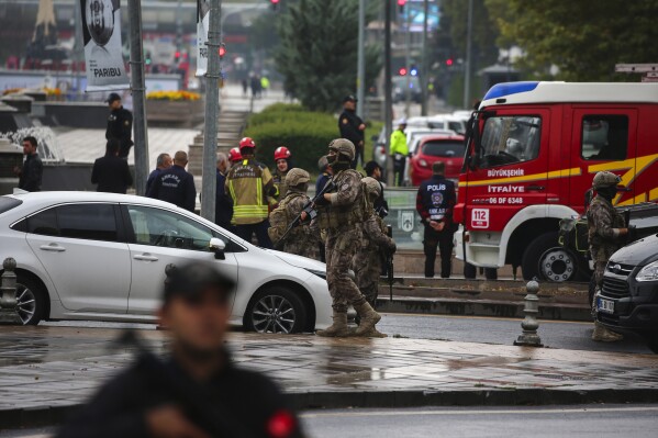 Turcia a arestat 20 de persoane pentru presupuse legături cu atentatul terorist comis duminică la Ankara