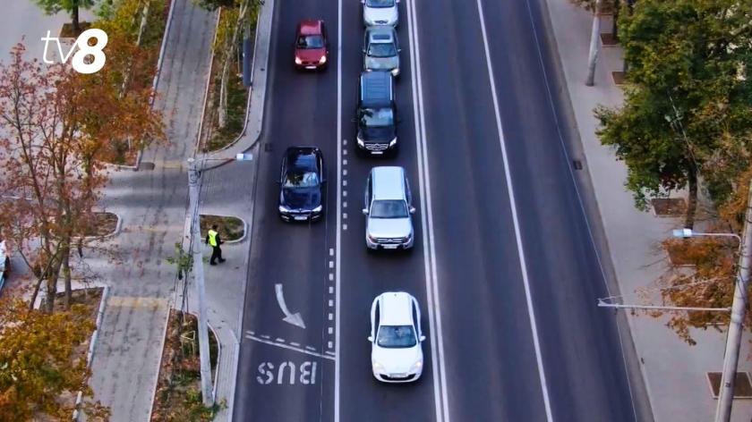 /VIDEO/ Taxiurile ar putea circula pe benzile destinate transportului public: Propunerea pentru șoferii cu mașini personale