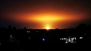 /VIDEO/ Minge de foc uriașă, surprinsă pe cerul Angliei: S-a auzit o explozie extrem de puternică. Ce s-a întâmplat