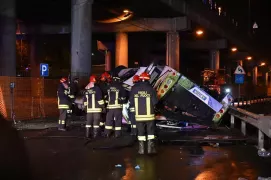 /VIDEO/ Momentul în care autobuzul din Italia cade de pe pod: Sunt 21 de morți. Precizarea de la Chișinău
