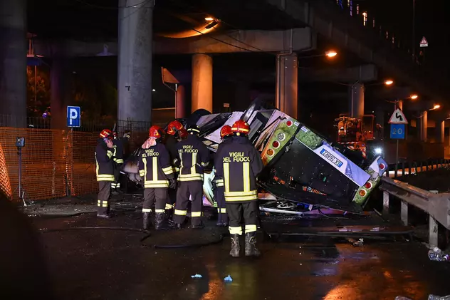 /VIDEO/ Momentul în care autobuzul din Italia cade de pe pod: Sunt 21 de morți. Precizarea de la Chișinău

