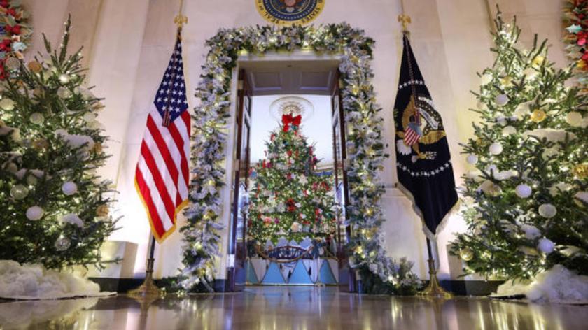 /VIDEO/ Magia sărbătorilor la Casa Albă: Au fost instalați 98 de brazi și peste 142.000 de luminițe de Crăciun