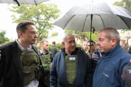 Маск вместе с Нетаньяху посетил атакованный ХАМАС израильский кибуц