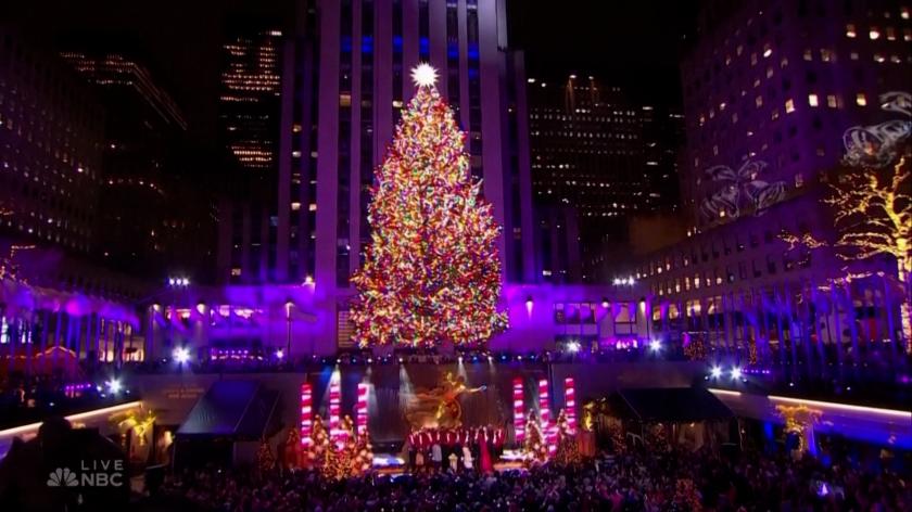 /VIDEO/ Cel mai cunoscut pom de Crăciun din lume a fost iluminat. Bradul de la New York are 22 de metri
