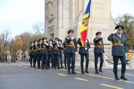 /ВИДЕО/ Молдавские военные приняли участие в параде в честь дня национального единения Румынии