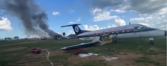 /VIDEO/ Situația bizară în Tanzania: Două avioane identice, cu câte 33 de oameni la bord, accidente pe același aeroport, în aceeași zi