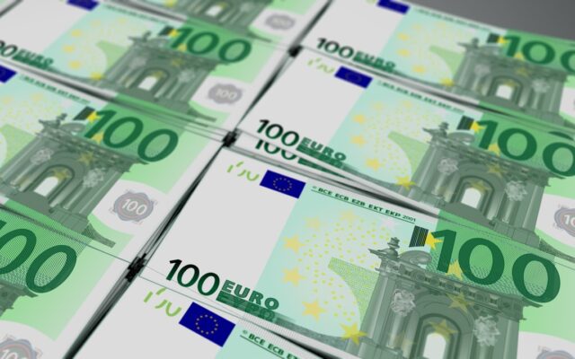 /VIDEO/ Bancnote false de 100 de euro, introduse în circuitul economic al Italiei, Franței, Greciei și Spaniei: Poliția, în alertă