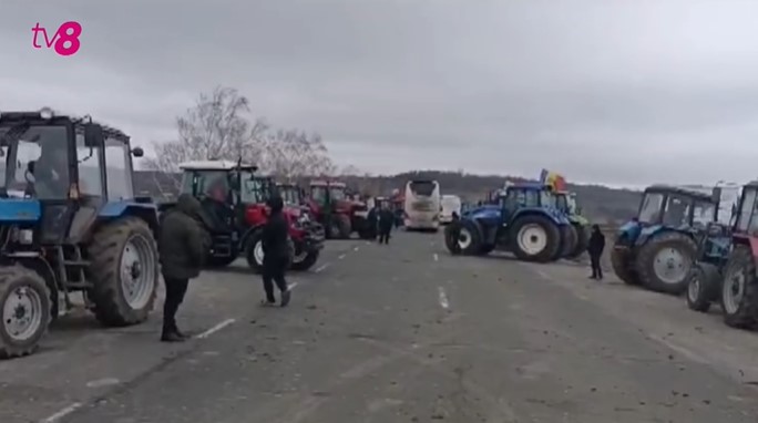 /ВИДЕО/ Пункт пропуска "Леушены-Албица" до сих пор заблокирован протестующими фермерами