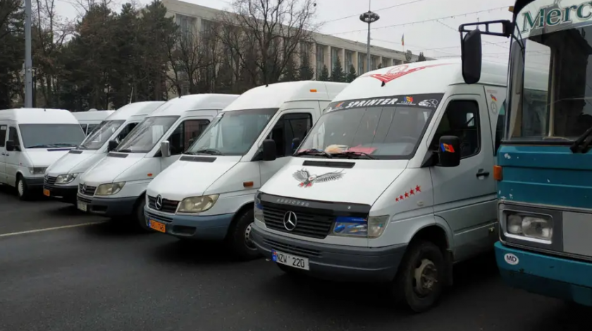 Пассажирские перевозчики вышли на акцию протеста в центре Кишинева