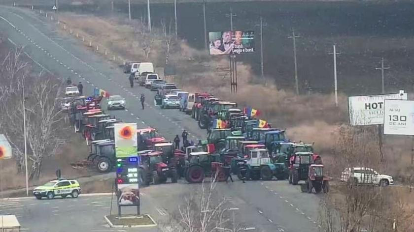 /ВИДЕО/ Фермеры снова заблокировали подъездную дорогу КПП "Леушены-Албица"