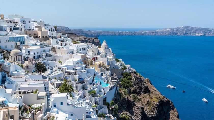 От 1,5 до 10 евро в сутки: Греция ввела климатический налог для туристов