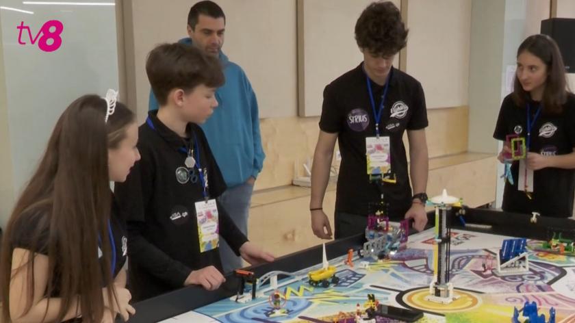/VIDEO/ Roboții, în acțiune: Cei mai ingenioși elevi au concurat la cea de-a noua ediție a First Lego League