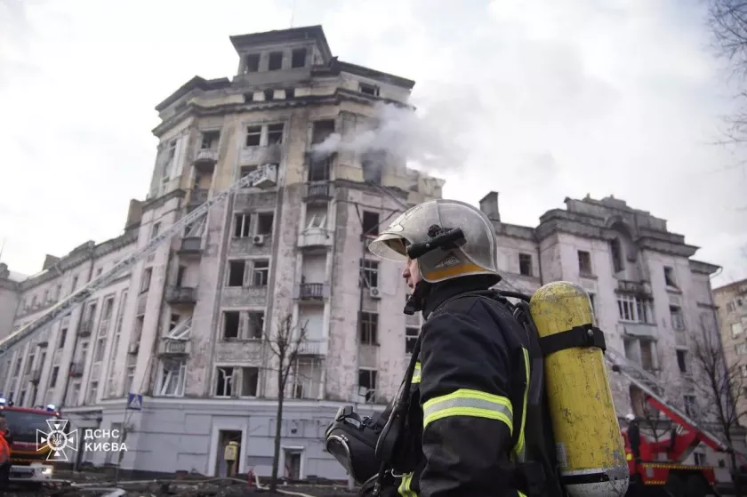 /VIDEO/ Forțele rusești au lansat un nou atac cu rachete asupra Kievului: Cel puțin 13 persoane au fost rănite