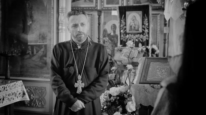 /FOTO/ Preotul din Boghenii Vechi, care a anulat toate taxele, a murit la 48 de ani. A fost condus pe ultimul drum 