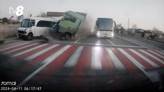/VIDEO/ Accidentul de la Măgdăcești: Șoferul camionului a fost reținut. Noi imagini cu momentul impactului