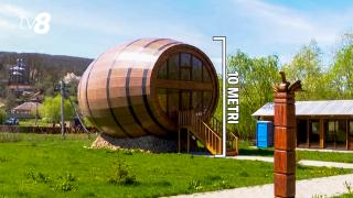 /VIDEO/ Mândria satului Scoreni: Lucrările celui mai mare butoi din lume sunt pe ultima sută de metri