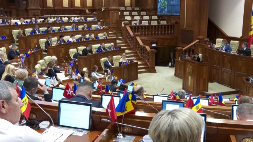 /VIDEO/ Sondaj: Patru partide ar ajunge în Legislativ în cazul unor alegeri parlamentare. Pe cine văd moldovenii președinte