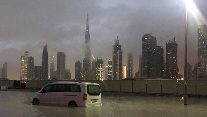 /ВИДЕО/ Ливни затопили Дубай и Оман: закрыты аэропорты, граждан просят оставаться дома