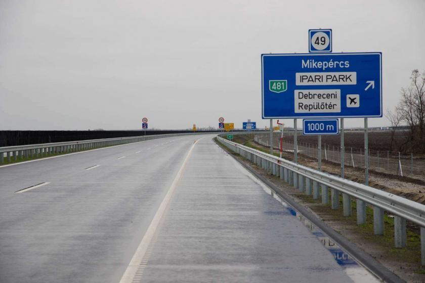 În atenția șoferilor: Restricţii de circulaţie pentru camioanele de mare tonaj în Ungaria