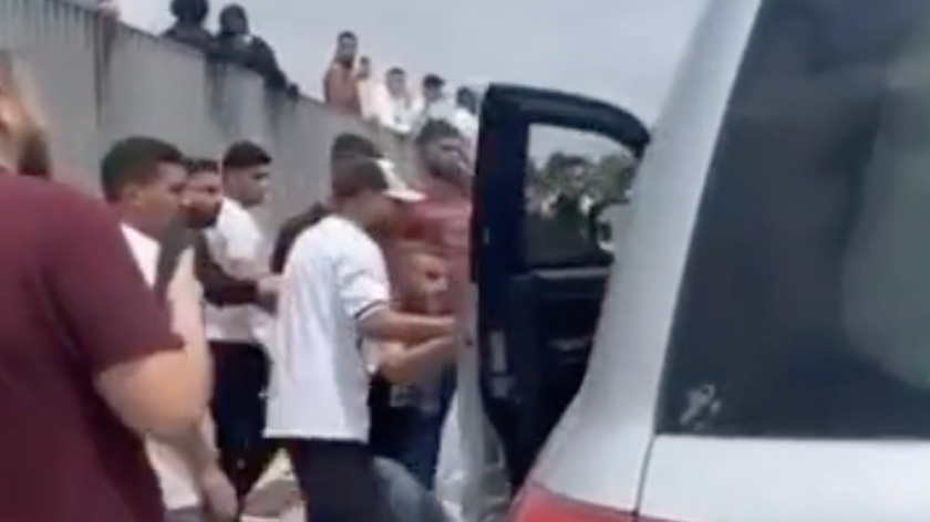 /VIDEO/ Palestinienii din Cisiordania au atacat cu pietre maşinile diplomaţilor UE
