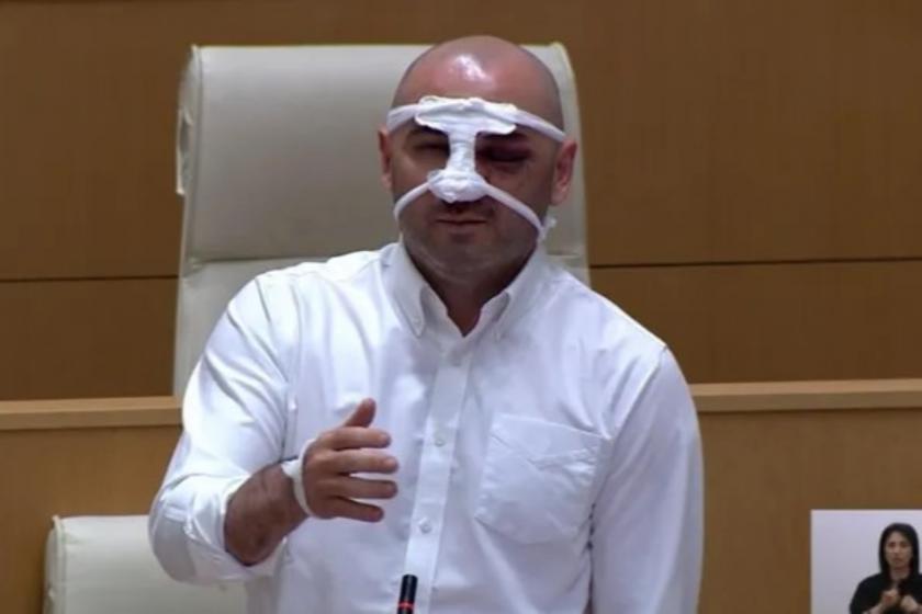 /VIDEO/ Legea „agenților străini” se decide la pumni în Parlamentul Georgiei. Liderul opoziției, bătut cu brutalitate