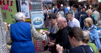 /ВИДЕО/ Столпотворение на рынках: жители Молдовы делают последние покупки перед Пасхой
