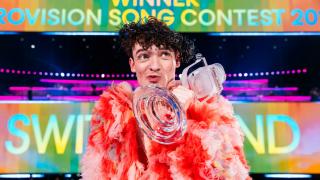 /VIDEO/ Nu a spart doar „codul”, dar și trofeul: Momentul în care premiul Eurovision al lui Nemo e făcut bucăți
