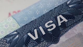 Din 2025, cetățenii români ar putea călători în SUA fără vize. Anunțul premierului român, Marcel Ciolacu