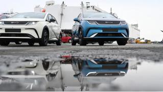 США подняли тарифы на китайский импорт - на электромобили в четыре раза