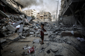 /FOTO/ Nou masacru în Gaza: Zeci de oameni au fost uciși după ce Israelul a bombardat o tabără de refugiați