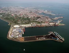 Ucrainenii au lovit un terminal petrolier din portul rusesc Kavkaz. Lovitura, parte dintr-o operaţiune mai amplă