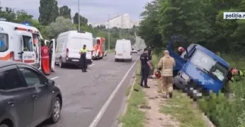 /ВИДЕО/ На въезде в Кишиневе столкнулись маршрутка и минивэн: один человек погиб