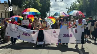 "От нас налоги, от вас законы". В Кишиневе проходит "Марш гордости" ЛГБТ+ сообщества 