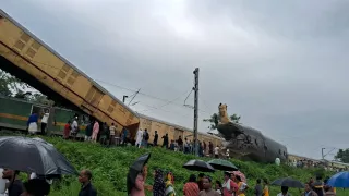 /VIDEO/ Dezastru pe calea ferată: Cel puțin 13 morți și zeci de răniți, după ce două trenuri s-au ciocnit în India