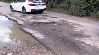 /VIDEO/ Drumul nimănui. Sute de șoferi își strică mașinile pe un drum din Ialoveni
