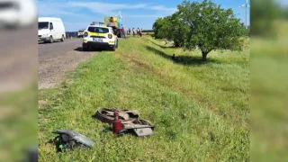 /VIDEO/ Dublu ghinion: Ambulanță cu victimele unui accident, izbită de un automobil. Sunt doi răniți și un mort