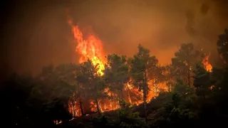 /VIDEO/ Flăcări pe Thasos! Fulgerele au provocat incendii pe insula preferată de mulți moldoveni pentru vacanță