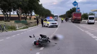 /VIDEO/ Accident grav la Comrat: Un adolescent de 17 ani a murit, după ce motocicleta pe care o conducea s-a lovit de un camion