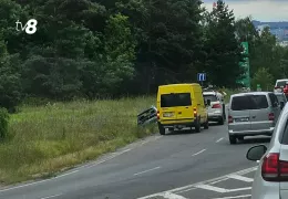 /VIDEO/ Accident la intrare în Chișinău: O Škoda a ajuns într-un șanț. Imagini de la fața locului