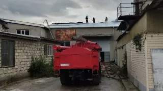 /FOTO/ Incendiu uriaș la Bălți: Peste 60 de pompieri au luptat aproape cinci ore pentru a controla focul