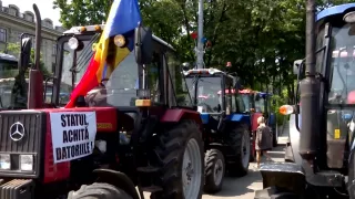 /VIDEO/ Protest cu tractoare la Președinție: Zeci de fermieri au cerut o întrevedere cu Maia Sandu