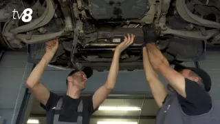 /VIDEO/ Cozi la service-urile auto, după inundații. Care mașini sunt mai vulnerabile în fața apei