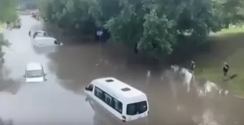 /ВИДЕО/ В молдавских автосервисах очереди. До сих ремонтируют утонувшие во время ливней автомобили