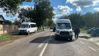 O fată de 11 ani, lovită de ambulanță, pe trecerea de pietoni. Unde s-a produs accidentul