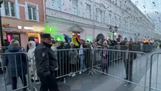 /ВИДЕО/ Российские СМИ сообщили о длинной очереди на молдавском избирательном участке в Москве